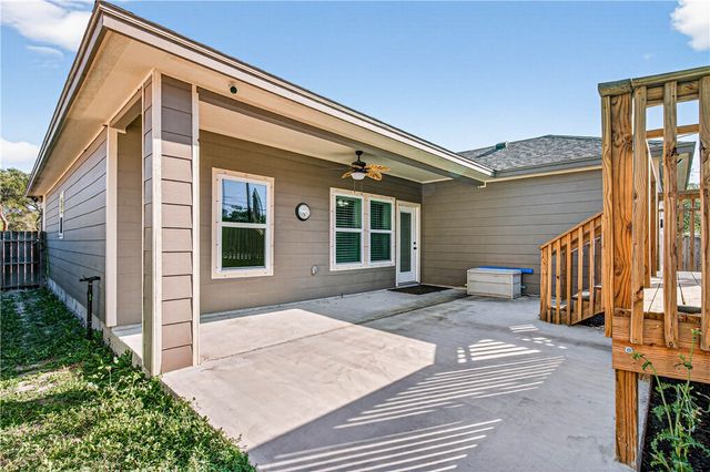 844 S Whitney St, Aransas Pass, TX 78336