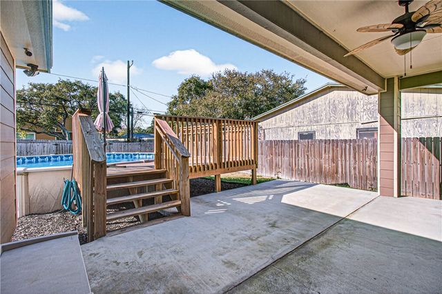 844 S Whitney St, Aransas Pass, TX 78336