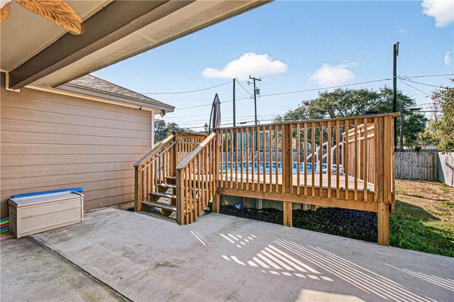 844 S Whitney St, Aransas Pass, TX 78336