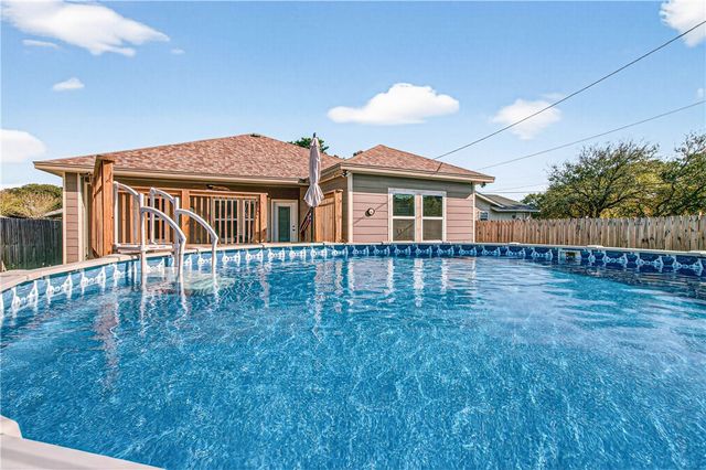 844 S Whitney St, Aransas Pass, TX 78336