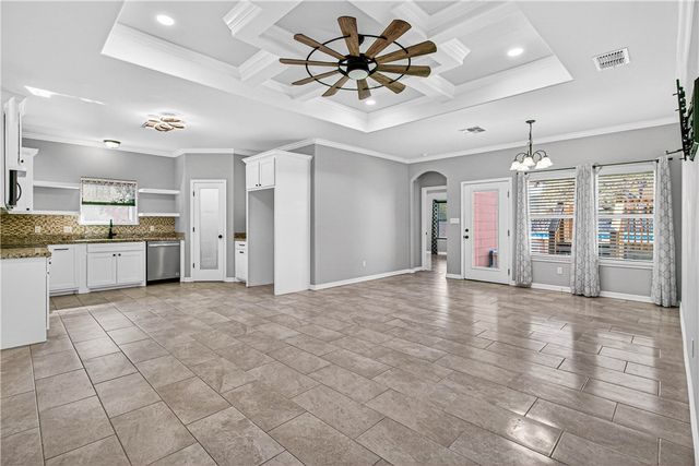 844 S Whitney St, Aransas Pass, TX 78336