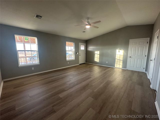 801 W Peoria Avenue, Morris, OK 74445