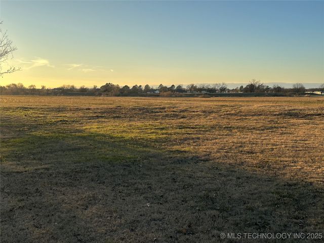 801 W Peoria Avenue, Morris, OK 74445