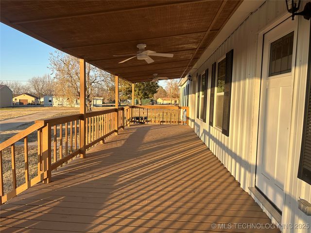 801 W Peoria Avenue, Morris, OK 74445