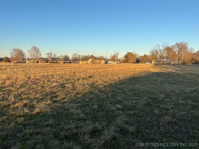 801 W Peoria Avenue, Morris, OK 74445
