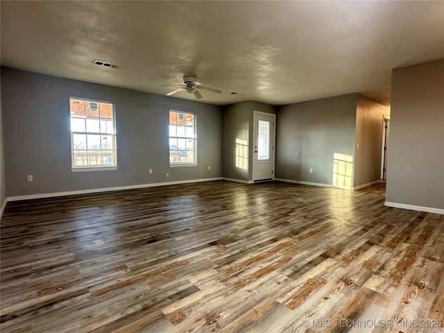 801 W Peoria Avenue, Morris, OK 74445