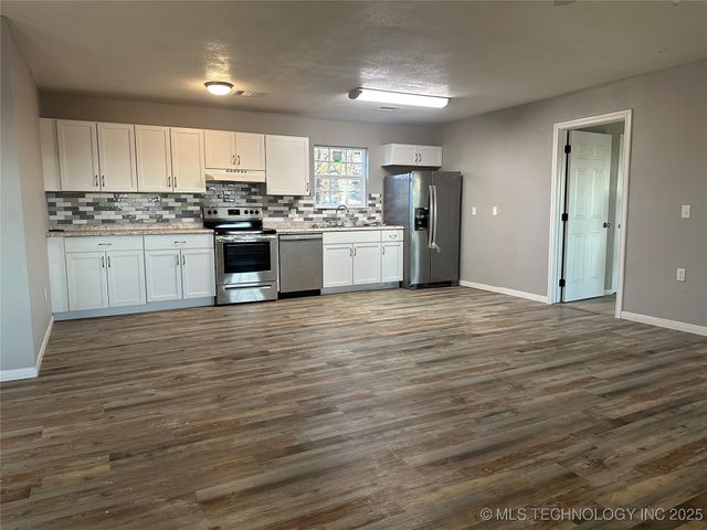 801 W Peoria Avenue, Morris, OK 74445