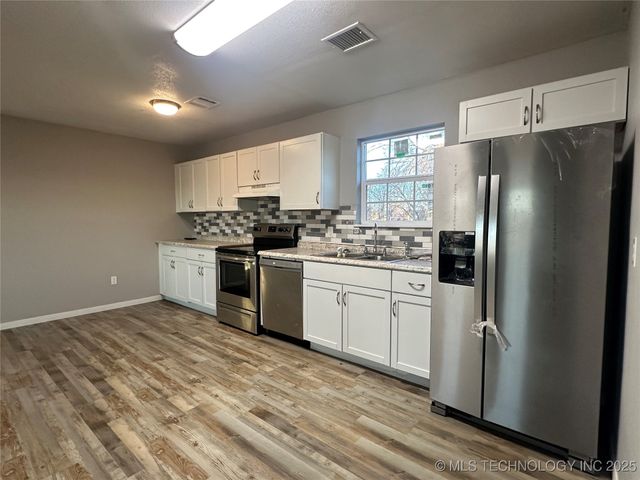 801 W Peoria Avenue, Morris, OK 74445