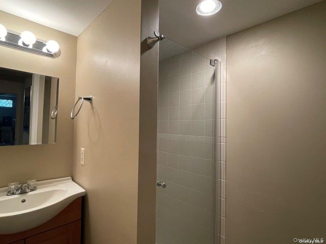 20 Dewey Street 1, Huntington, NY 11743