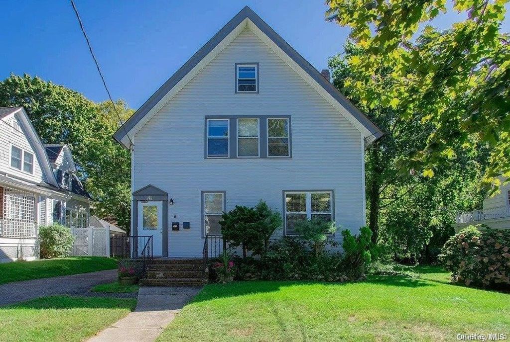 20 Dewey Street 1, Huntington, NY 11743