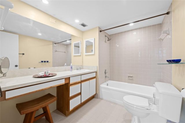 3300 W Rolling Hills Circle 610, Davie, FL 33328