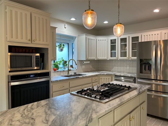 8826 S 65th East Place, Tulsa, OK 74133