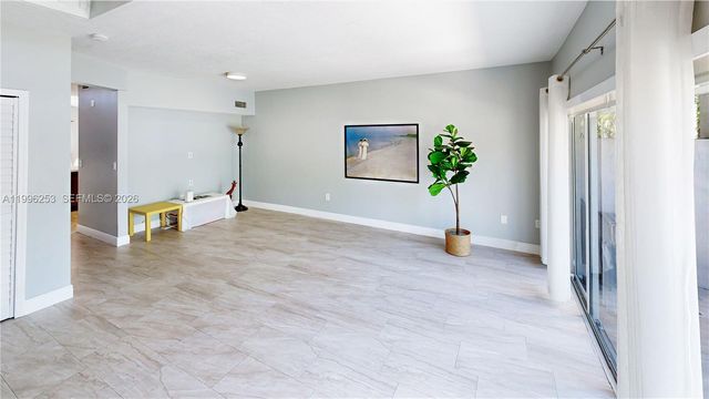 10101 SW 154th Cir Ct 107, Miami, FL 33196