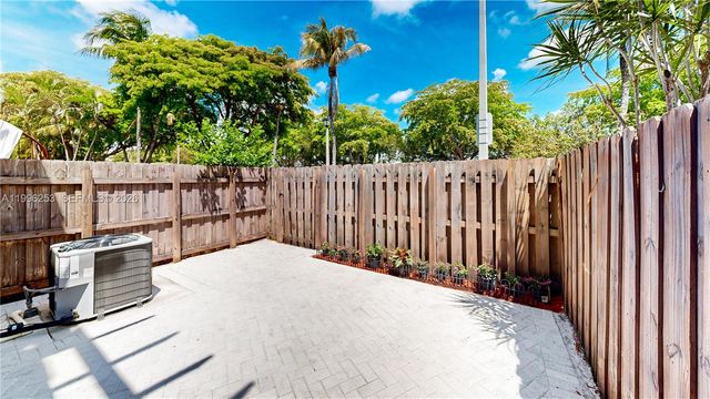 10101 SW 154th Cir Ct 107, Miami, FL 33196