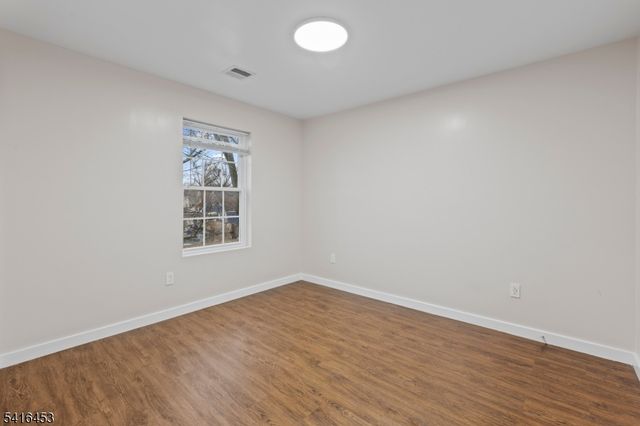 33 Mcauliffe Dr, North Brunswick Twp., NJ 08902