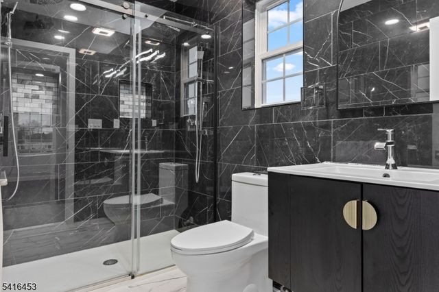 33 Mcauliffe Dr, North Brunswick Twp., NJ 08902