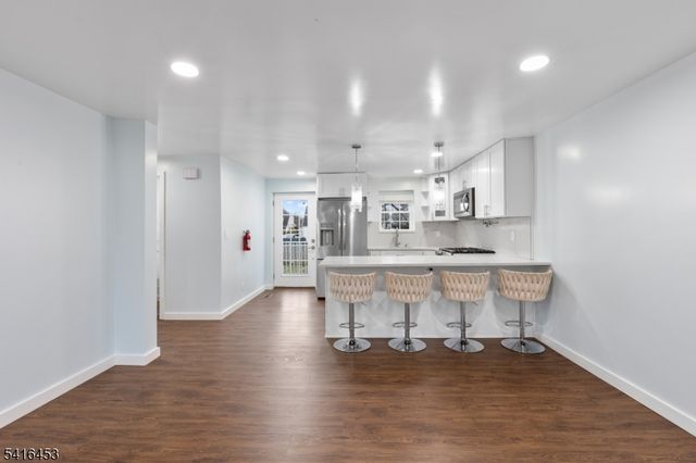 33 Mcauliffe Dr, North Brunswick Twp., NJ 08902