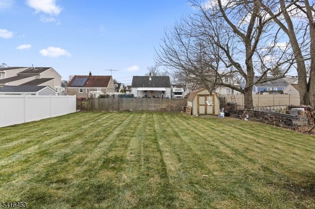 33 Mcauliffe Dr, North Brunswick Twp., NJ 08902