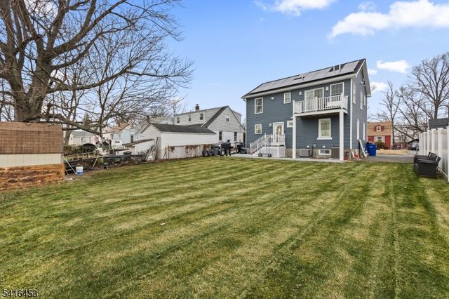 33 Mcauliffe Dr, North Brunswick Twp., NJ 08902