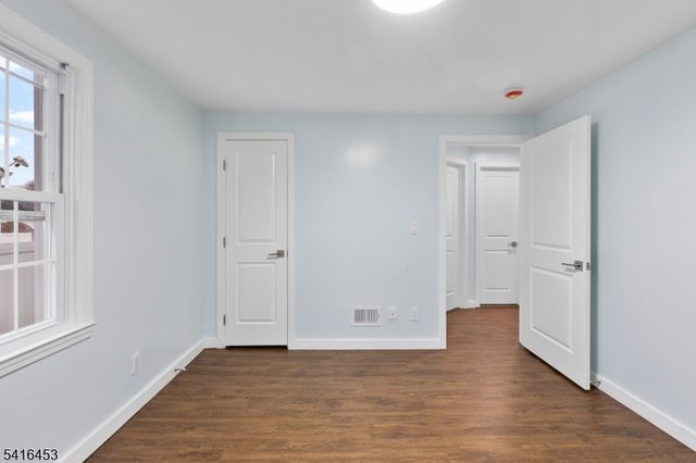 33 Mcauliffe Dr, North Brunswick Twp., NJ 08902