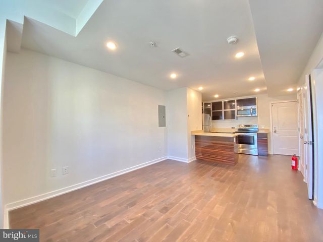 1 W MAIN ST #305, Norristown, PA 19401