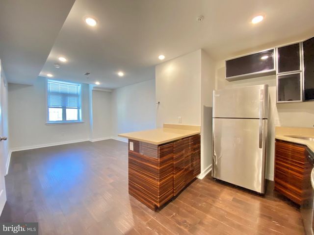 1 W MAIN ST #305, Norristown, PA 19401
