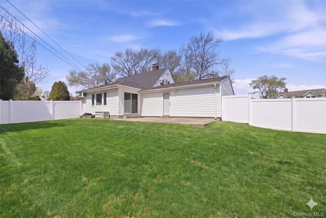 235 Twin Lane E, Wantagh, NY 11793