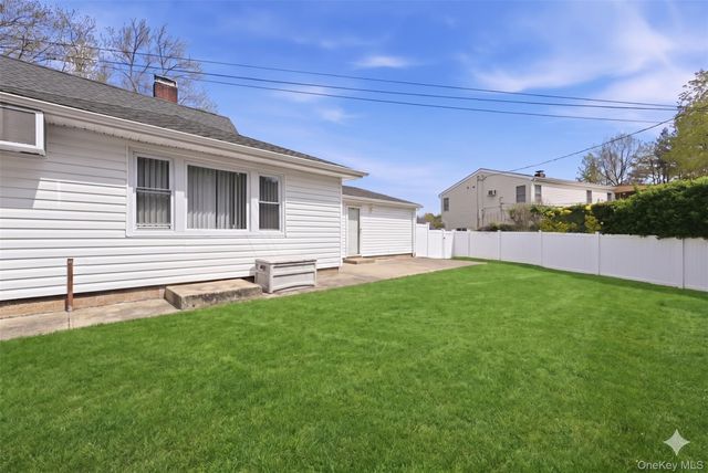 235 Twin Lane E, Wantagh, NY 11793