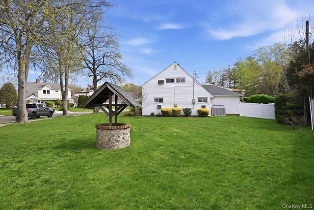 235 Twin Lane E, Wantagh, NY 11793