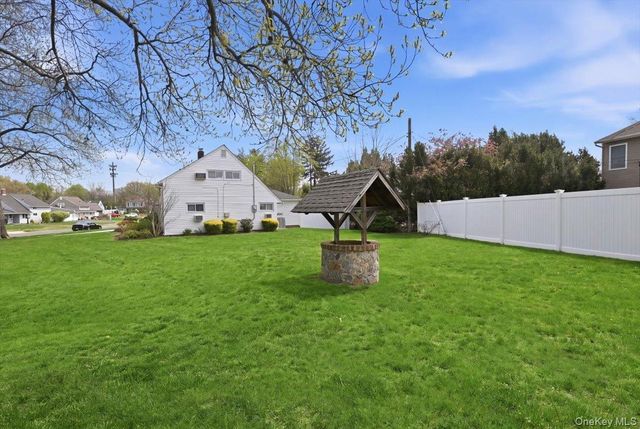 235 Twin Lane E, Wantagh, NY 11793