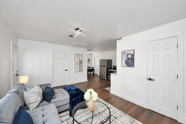 4215 Eli St Street, Houston, TX 77007