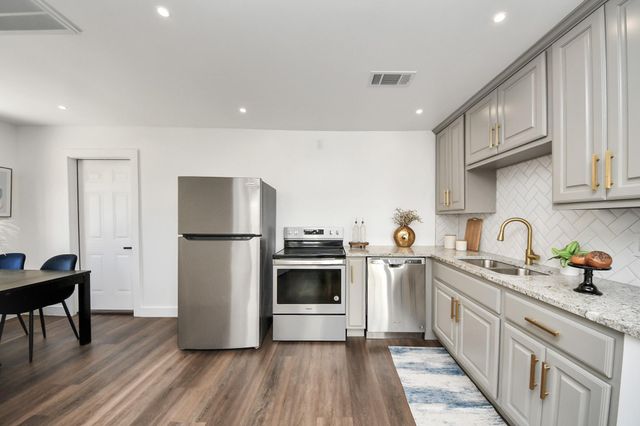 4215 Eli St Street, Houston, TX 77007