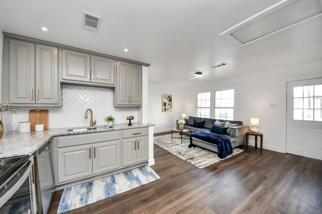 4215 Eli St Street, Houston, TX 77007