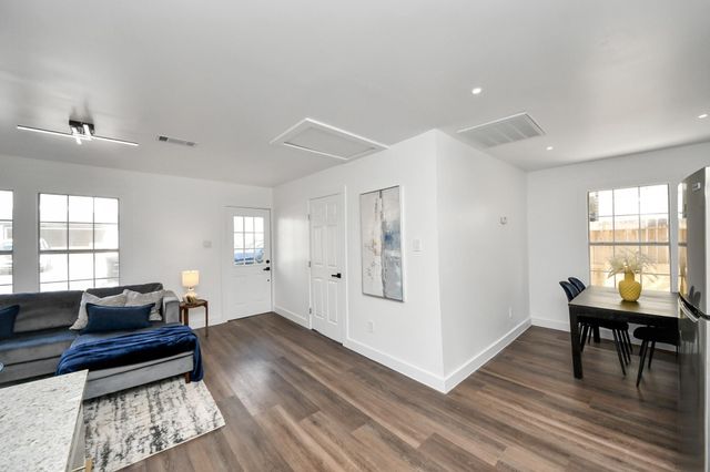 4215 Eli St Street, Houston, TX 77007