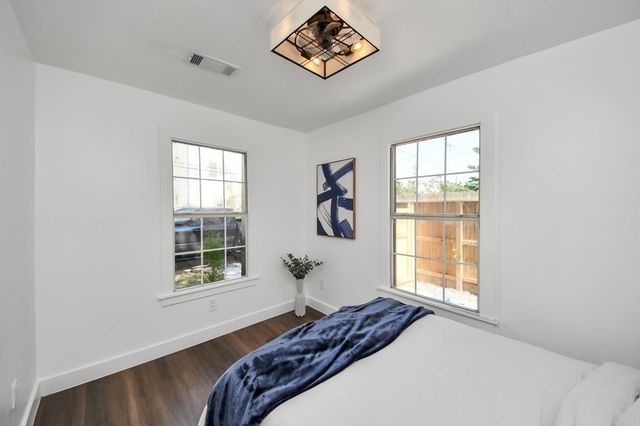 4215 Eli St Street, Houston, TX 77007