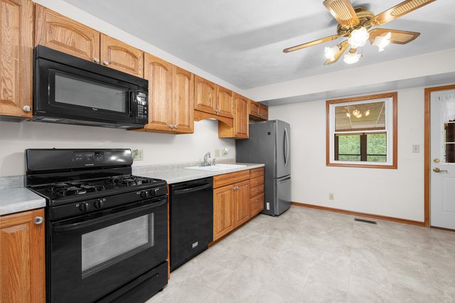 118 E Lamphere Drive, Blue Grass, IA 52726