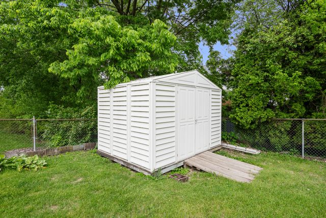 118 E Lamphere Drive, Blue Grass, IA 52726