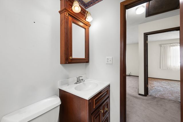 118 E Lamphere Drive, Blue Grass, IA 52726