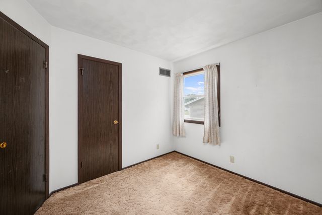 118 E Lamphere Drive, Blue Grass, IA 52726