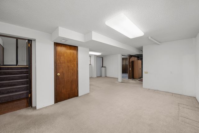 118 E Lamphere Drive, Blue Grass, IA 52726