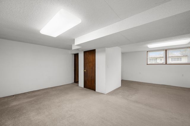 118 E Lamphere Drive, Blue Grass, IA 52726