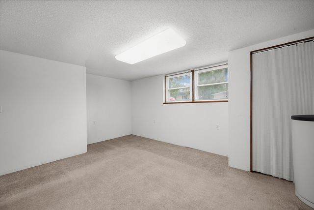 118 E Lamphere Drive, Blue Grass, IA 52726