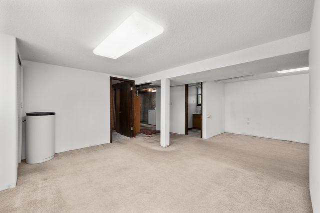 118 E Lamphere Drive, Blue Grass, IA 52726