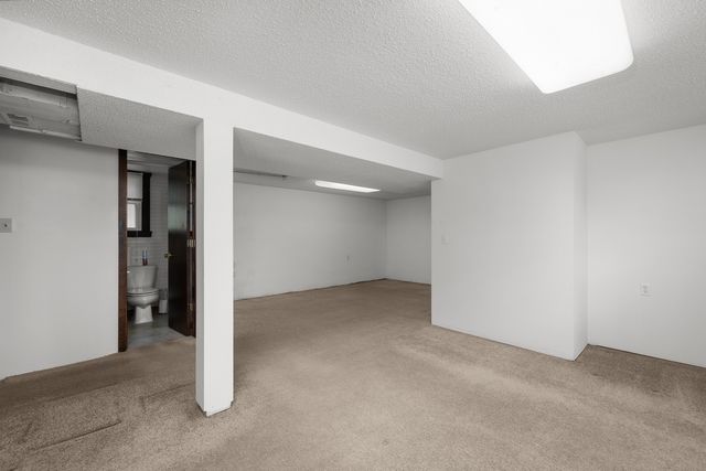 118 E Lamphere Drive, Blue Grass, IA 52726
