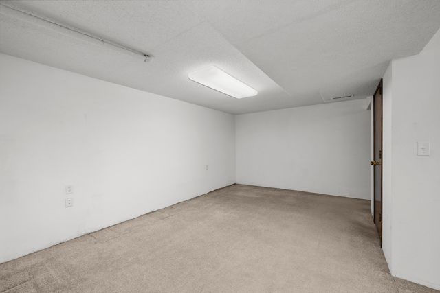 118 E Lamphere Drive, Blue Grass, IA 52726