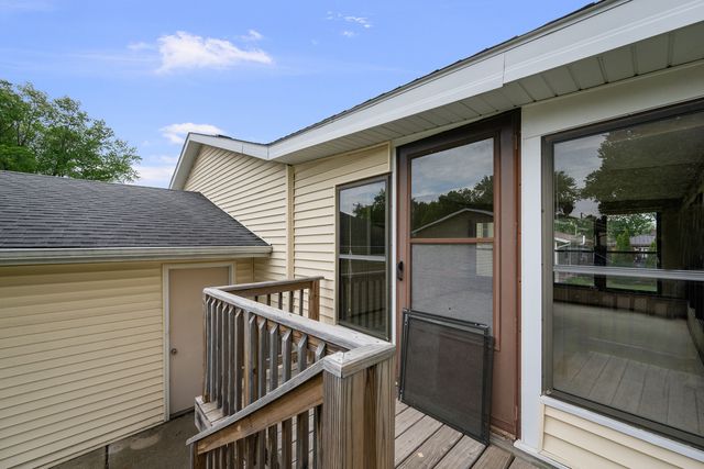 118 E Lamphere Drive, Blue Grass, IA 52726