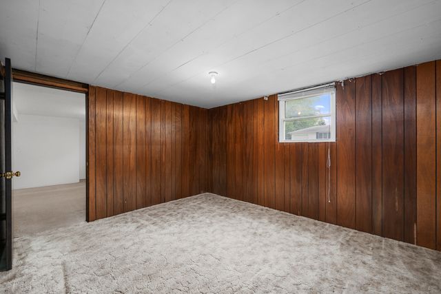 118 E Lamphere Drive, Blue Grass, IA 52726