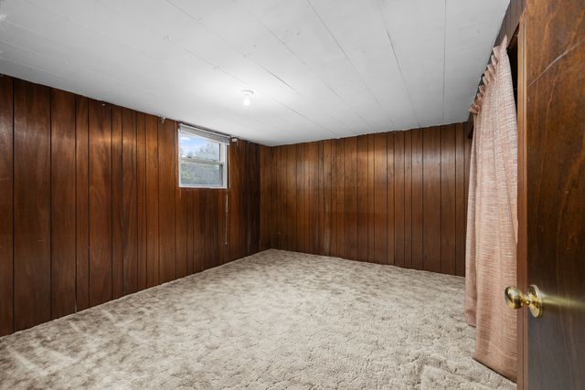 118 E Lamphere Drive, Blue Grass, IA 52726