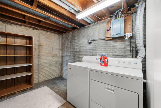 118 E Lamphere Drive, Blue Grass, IA 52726
