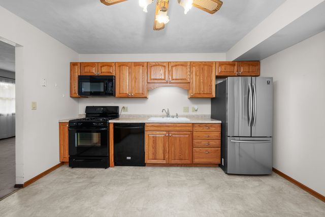 118 E Lamphere Drive, Blue Grass, IA 52726